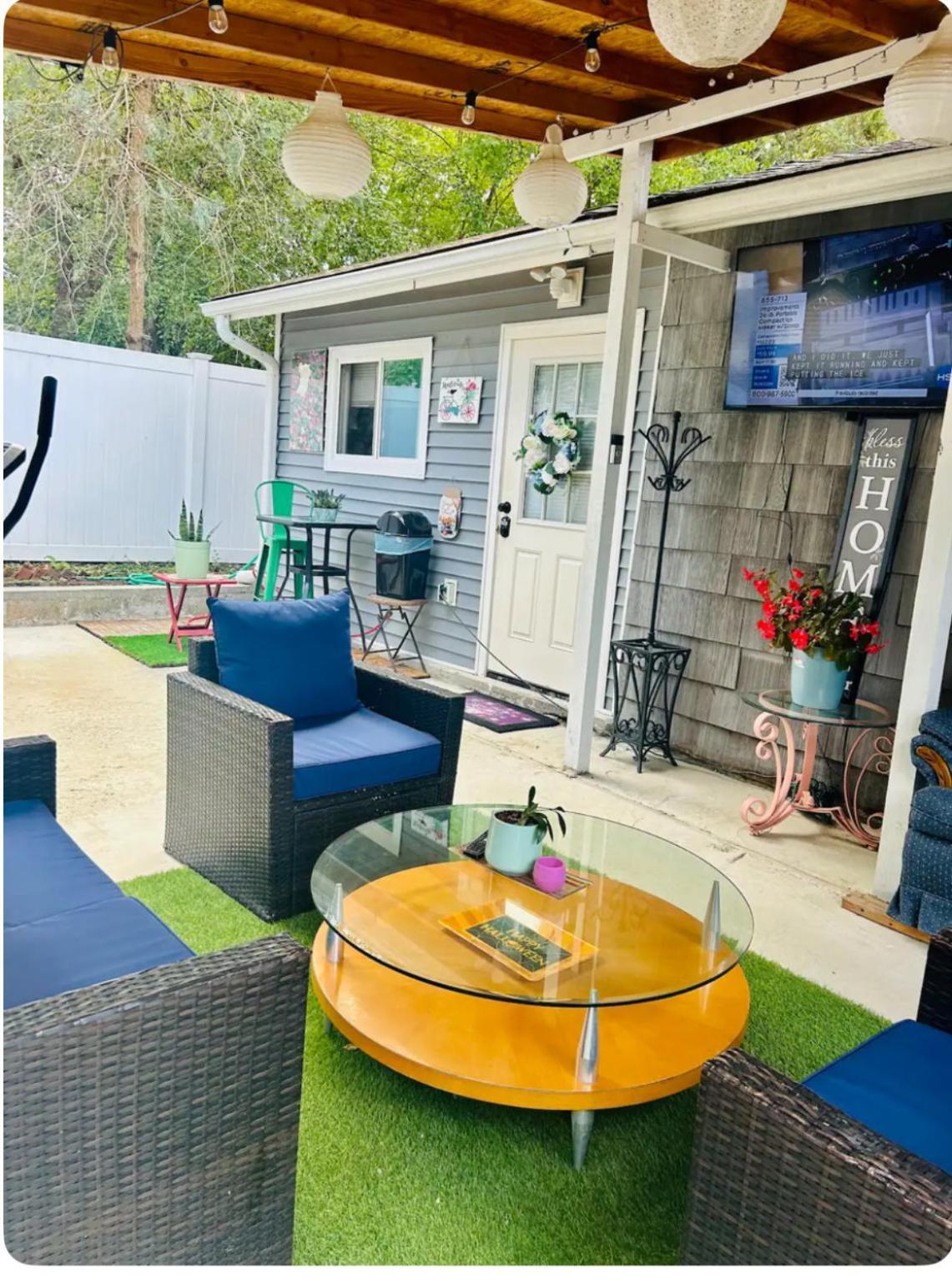 Fancy Studio Private Entrance Selden Екстериор снимка