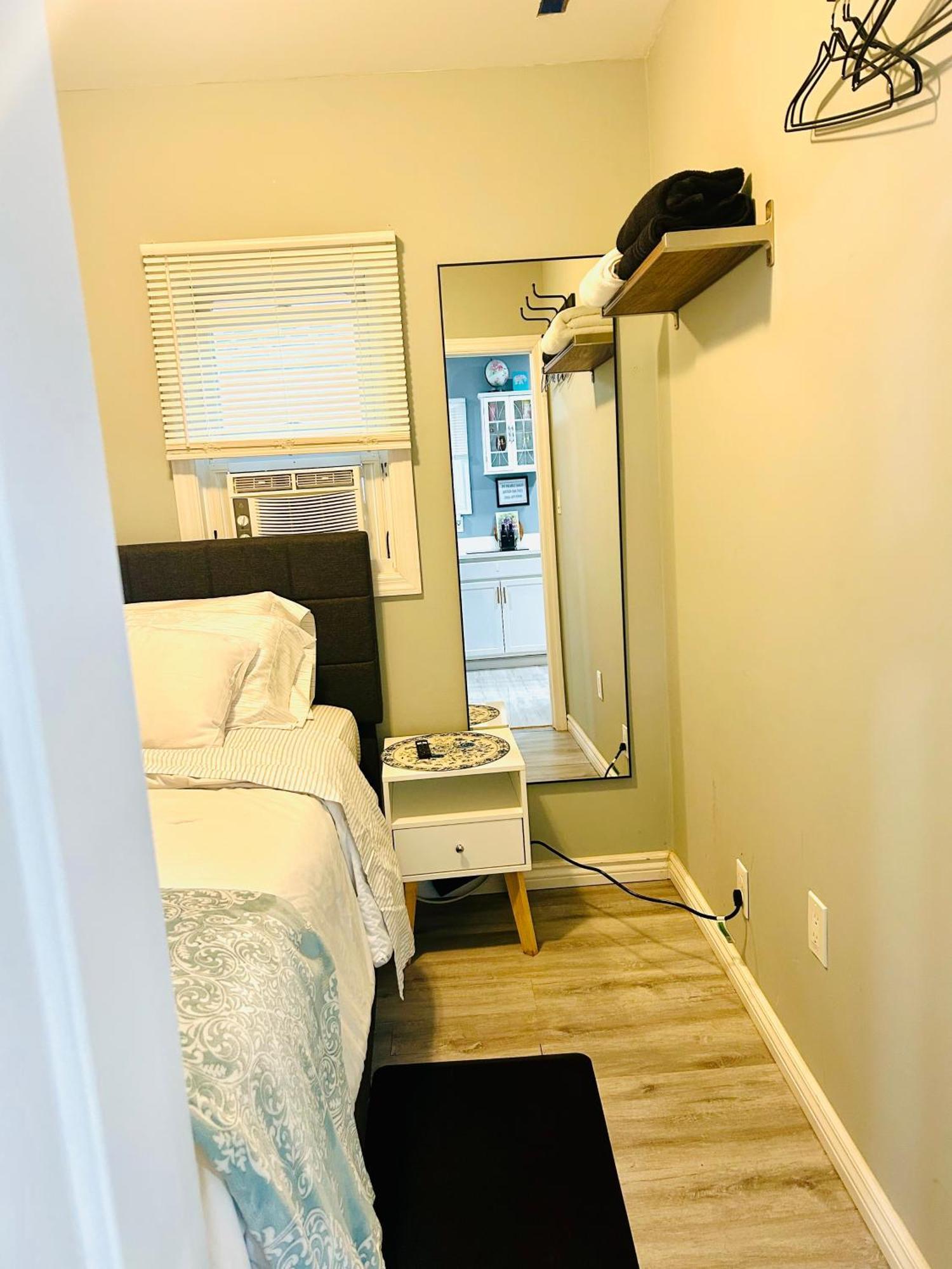 Fancy Studio Private Entrance Selden Екстериор снимка